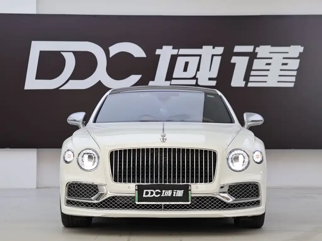 Bentley Flying Spur PHEV — фото 1