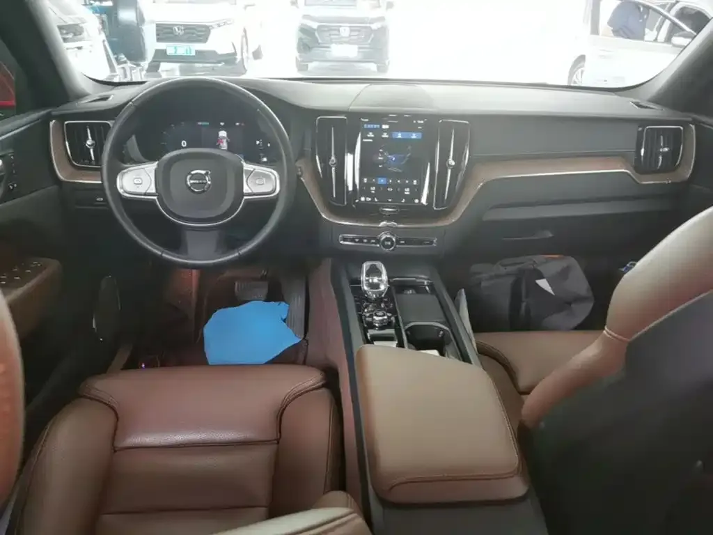 Volvo XC60 2024 из CN, фото 7