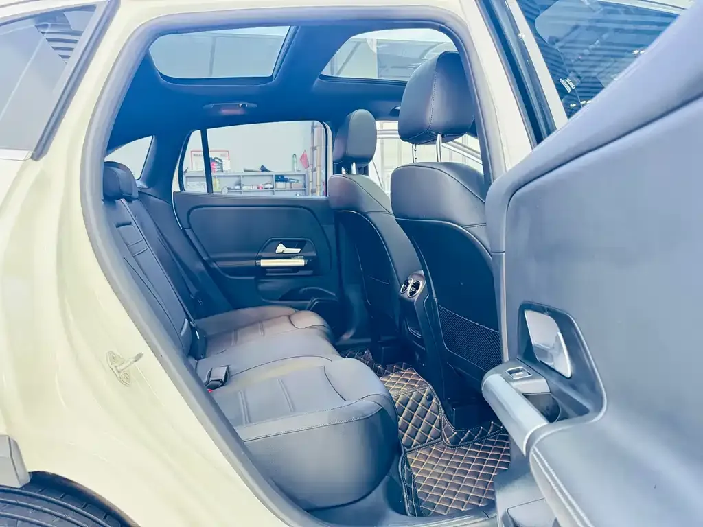 Mercedes-Benz GLA — фото 6