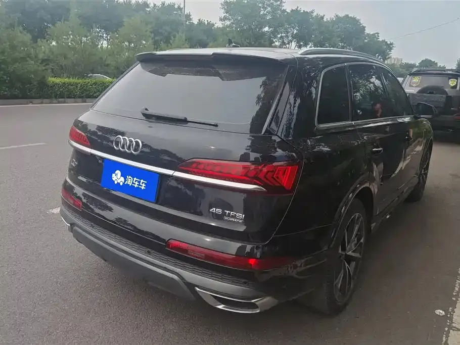 Audi Q7 — фото 10