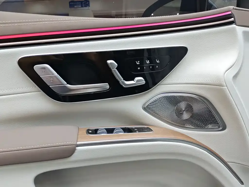 Mercedes-Benz EQS SUV 2023 из CN, фото 7