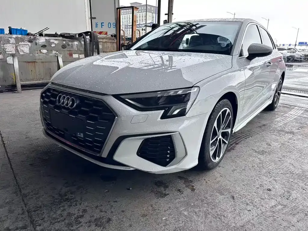 Audi A3 — фото 1