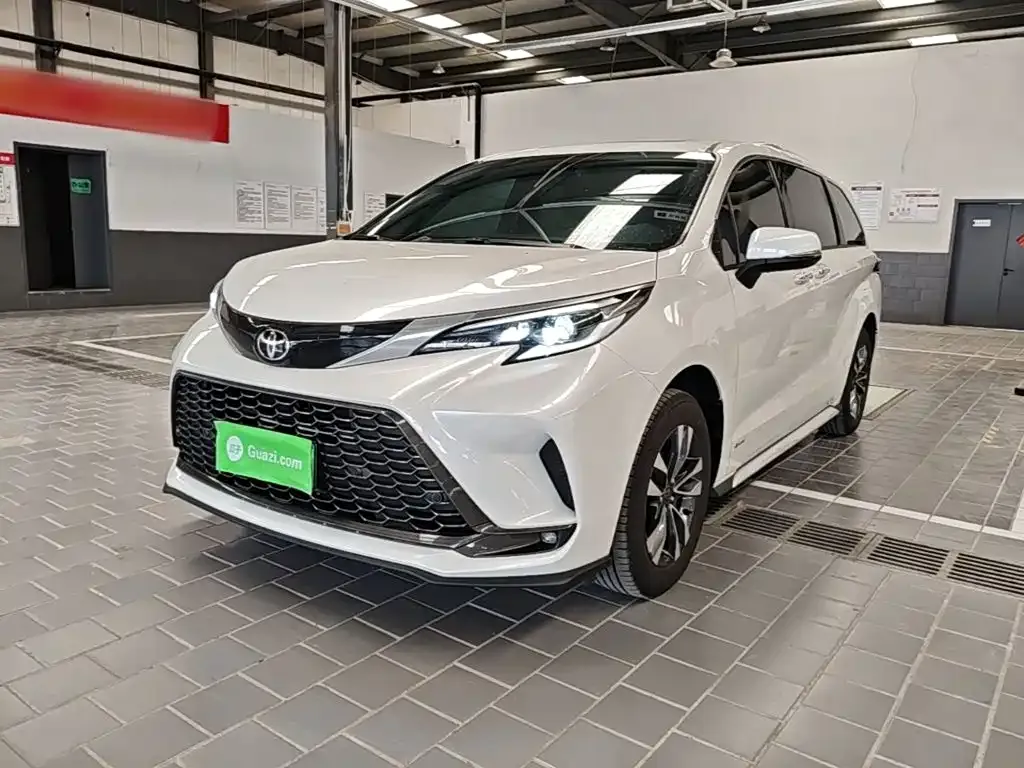 Toyota Granvia — фото 1