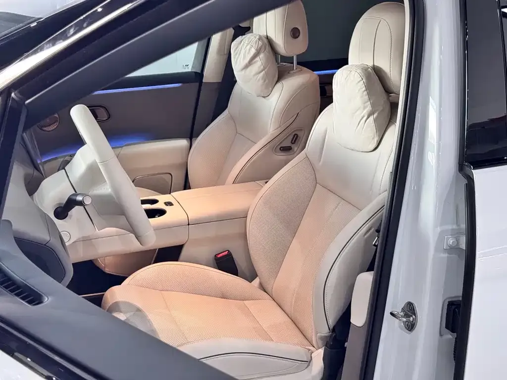 Li Auto i8 — фото 10
