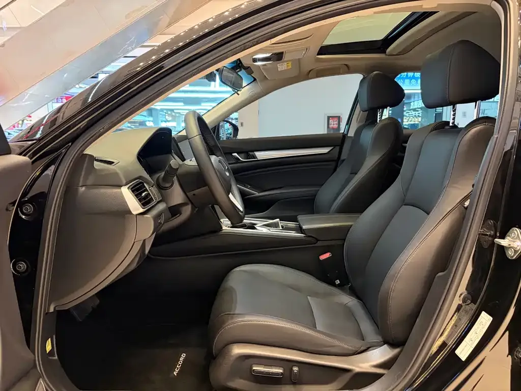 Honda Accord — фото 10