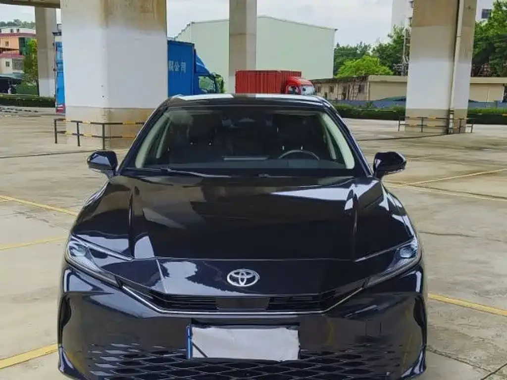 Toyota Camry — фото 7