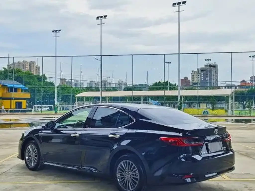 Toyota Camry — фото 3