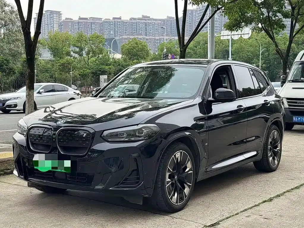 BMW iX3 — фото 1