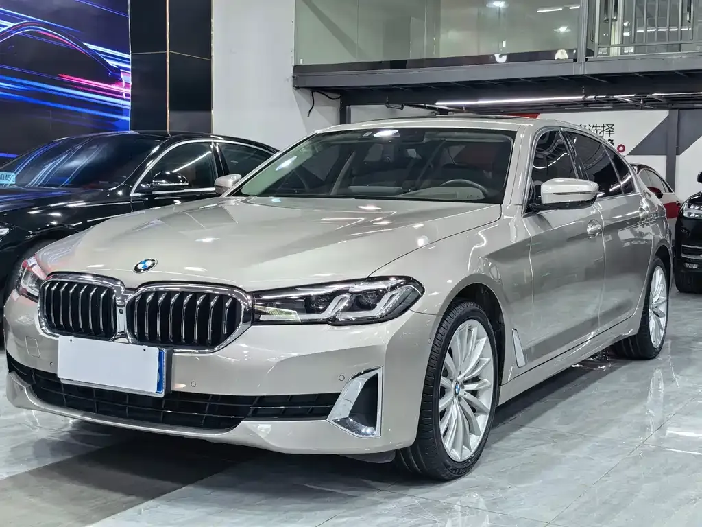 BMW 5 Series — фото 1