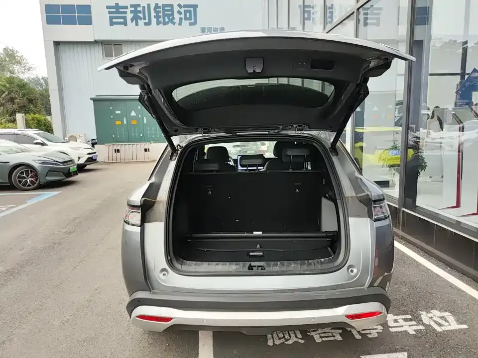 BYD L DM-i — фото 3