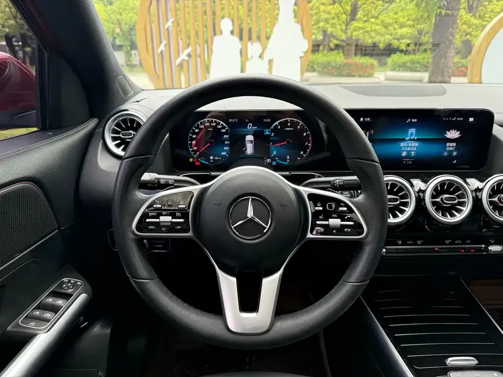 Mercedes-Benz GLA — фото 8