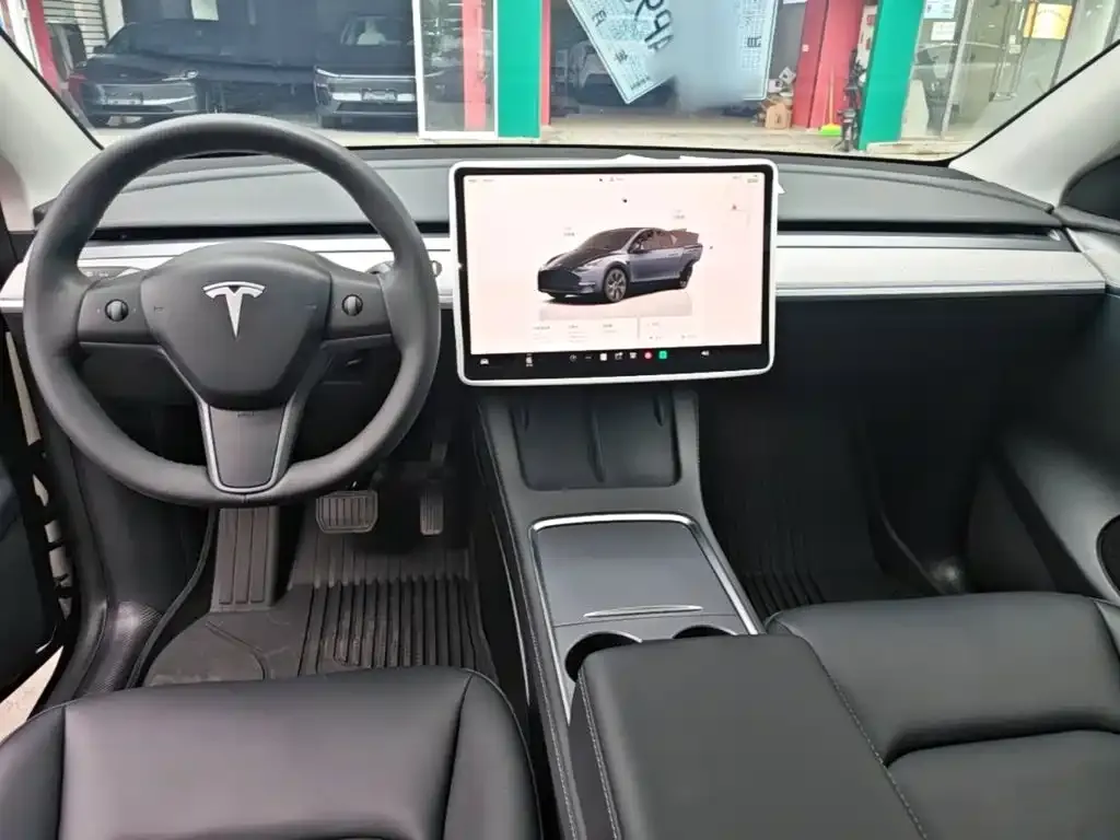 Tesla Model Y — фото 2