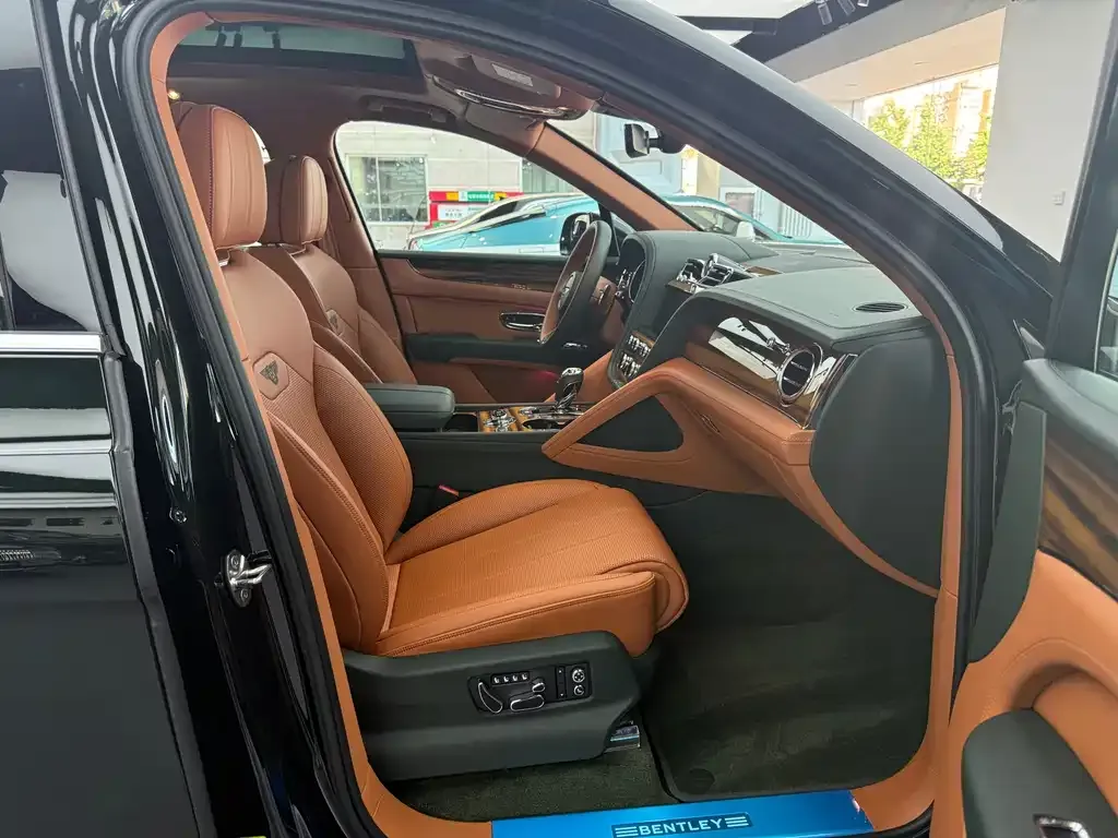 Bentley Bentayga — фото 10