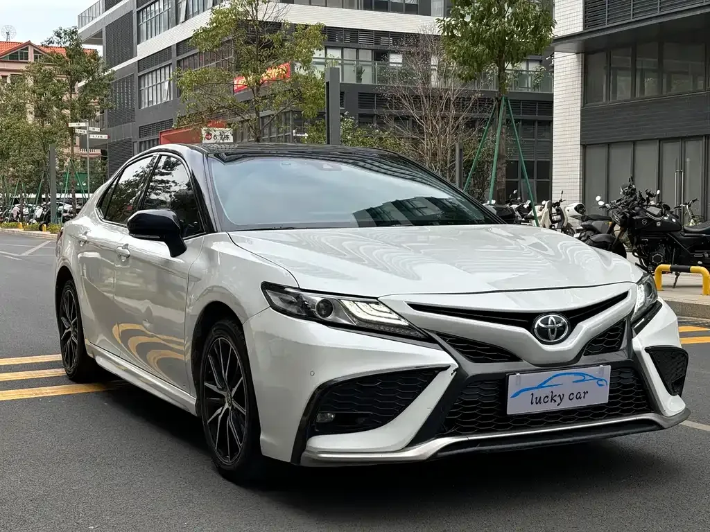 Toyota Camry — фото 7