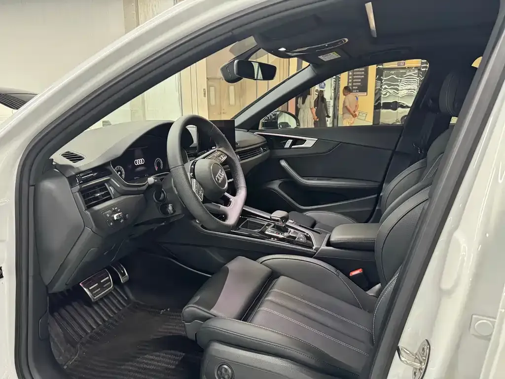 Audi A4L 2024 из CN, фото 8