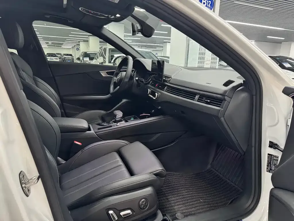 Audi A4L 2024 из CN, фото 3