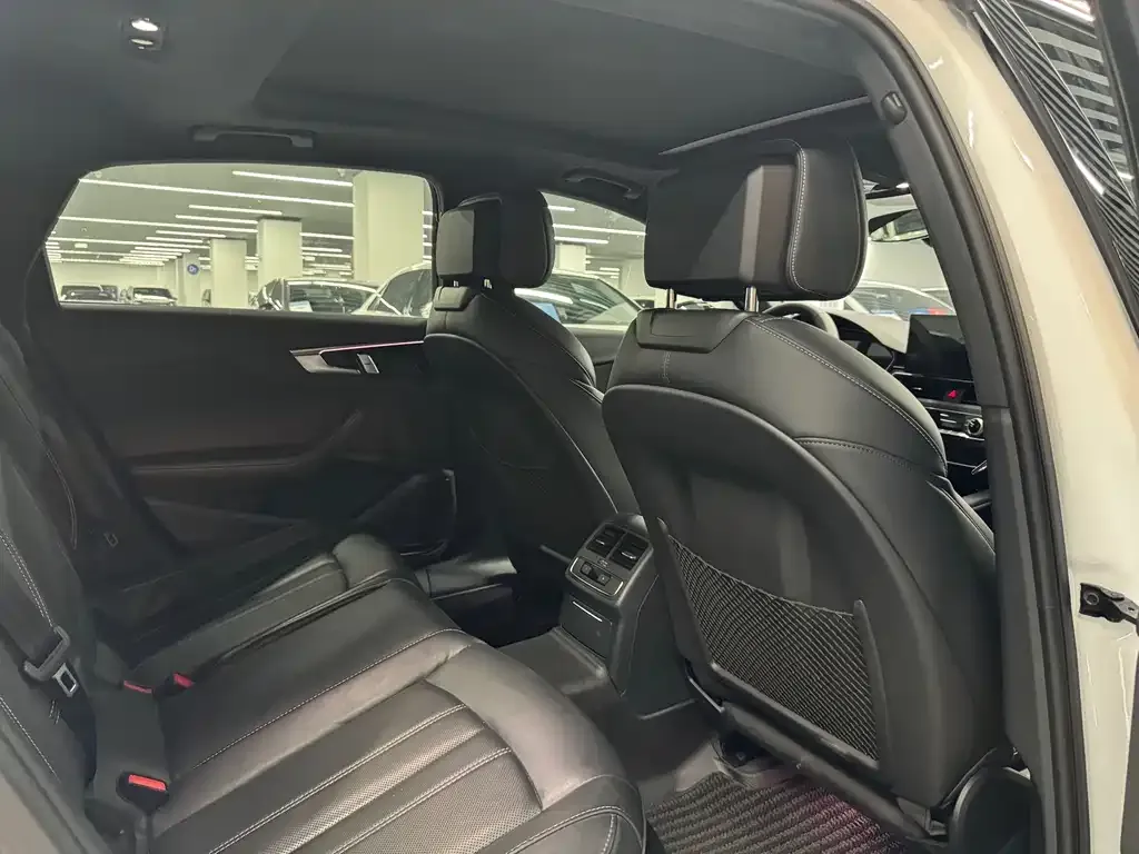 Audi A4L 2024 из CN, фото 6