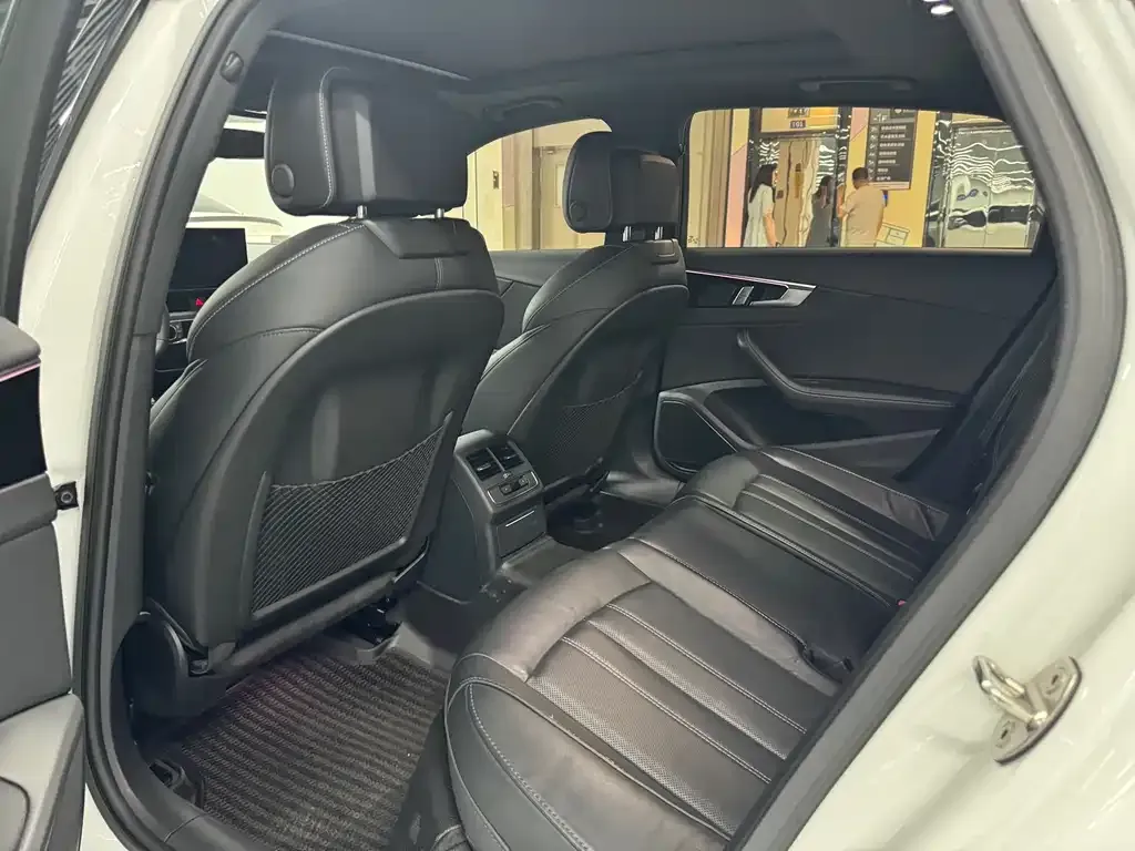 Audi A4L 2024 из CN, фото 7
