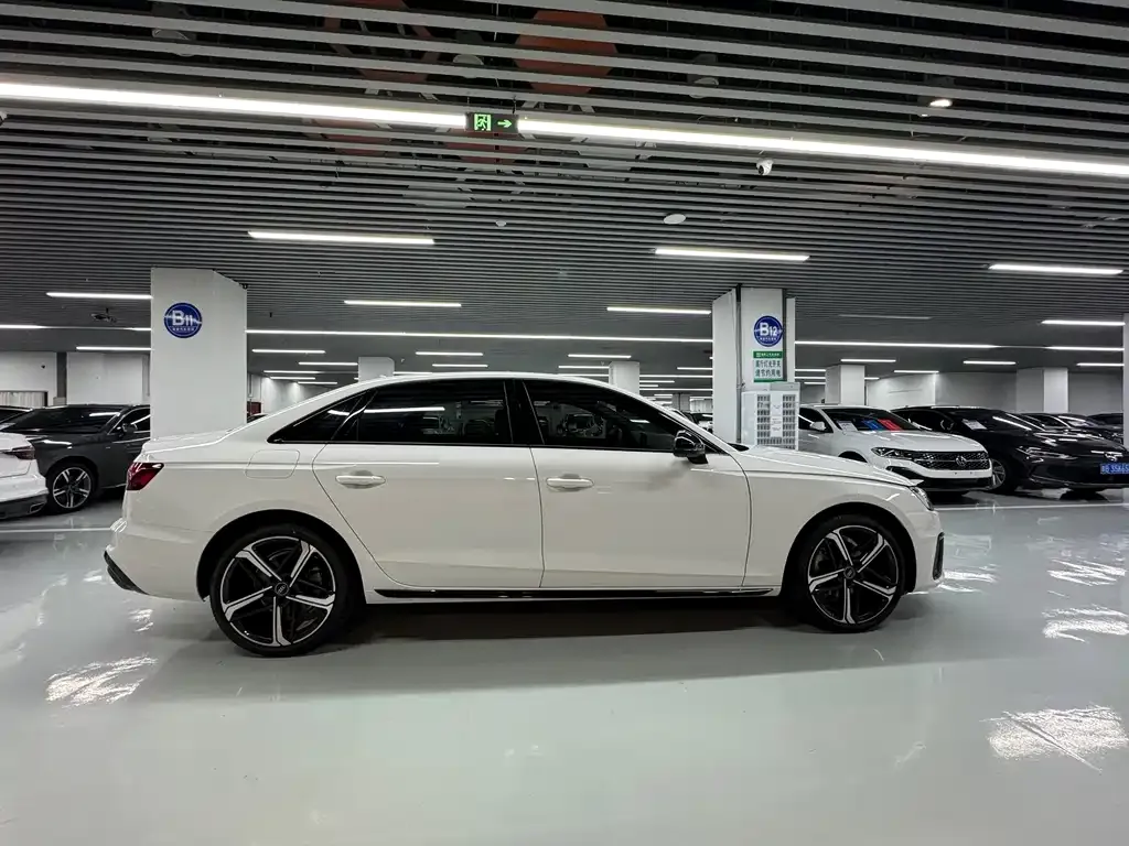 Audi A4L 2024 из CN, фото 2