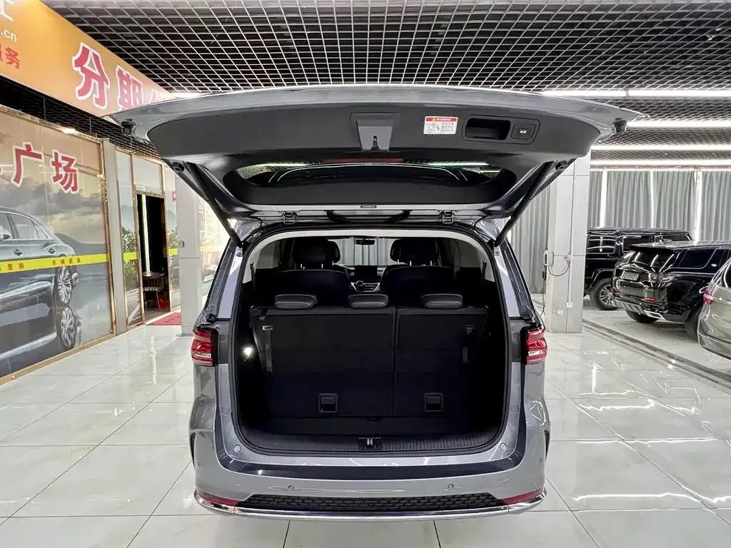 Roewe iMAX8 — фото 3