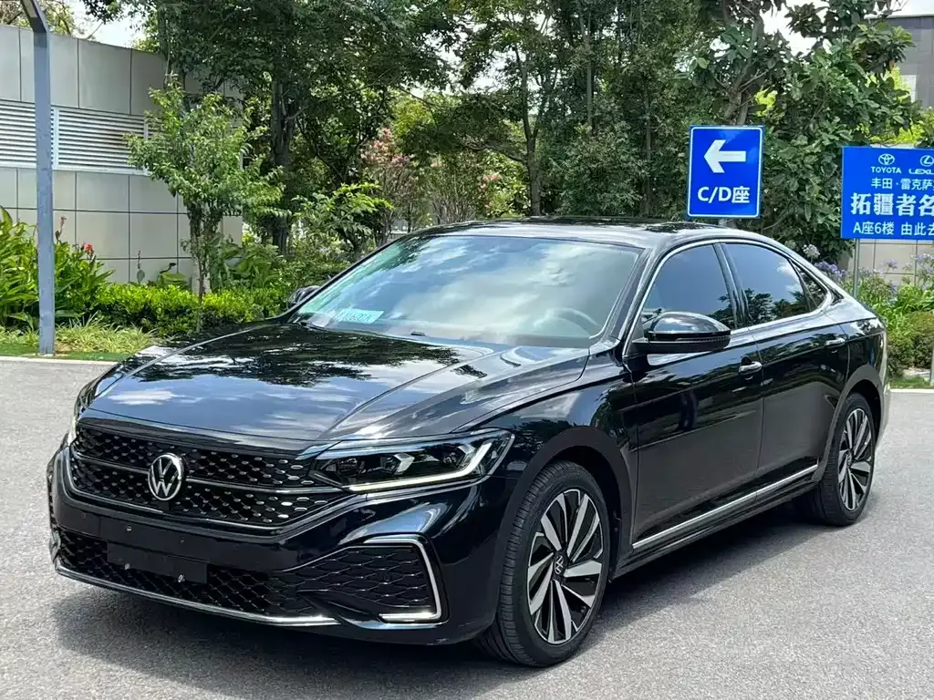 Volkswagen Passat — фото 1