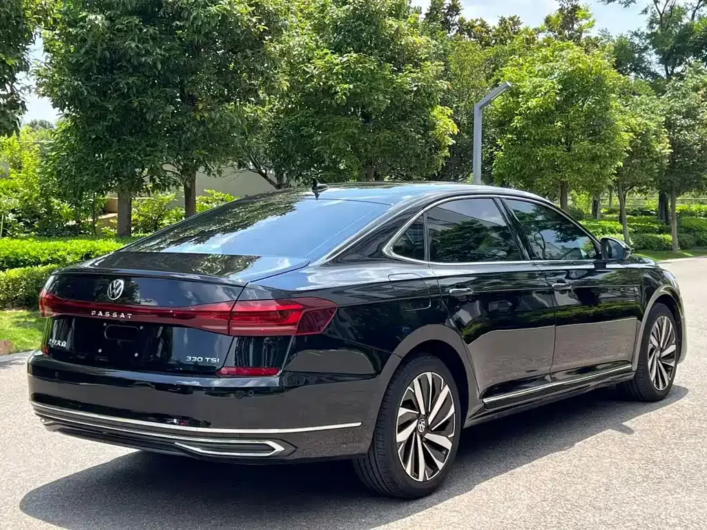 Volkswagen Passat — фото 10