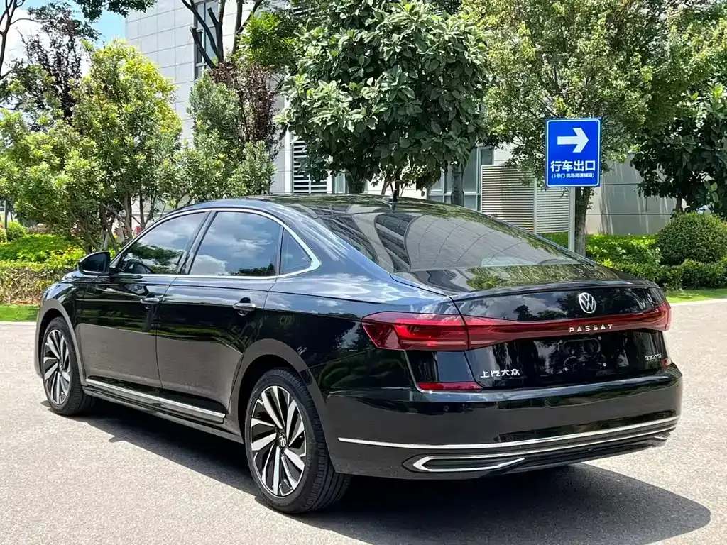 Volkswagen Passat — фото 8