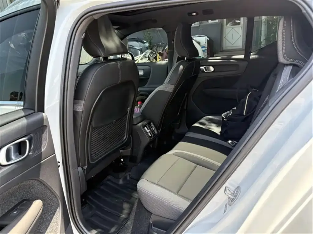 Volvo XC40 2023 из CN, фото 8