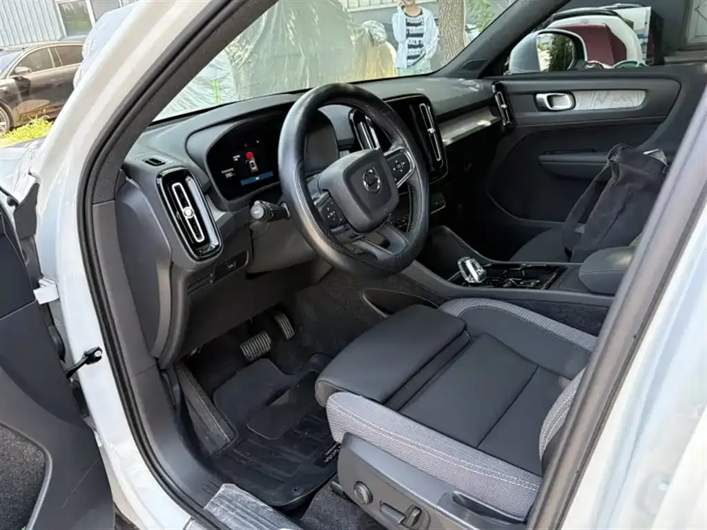 Volvo XC40 2023 из CN, фото 3