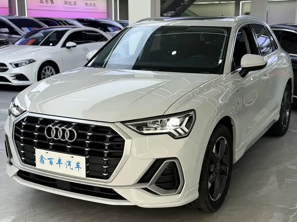 Audi Q3 — фото 1