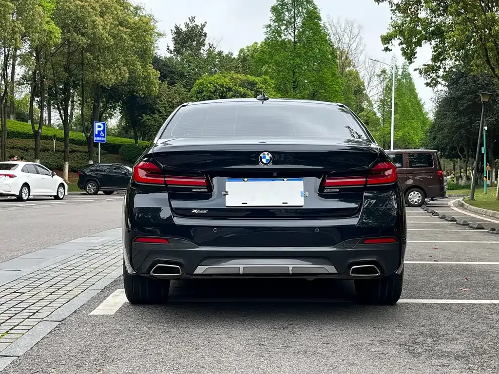 BMW 5 Series — фото 9