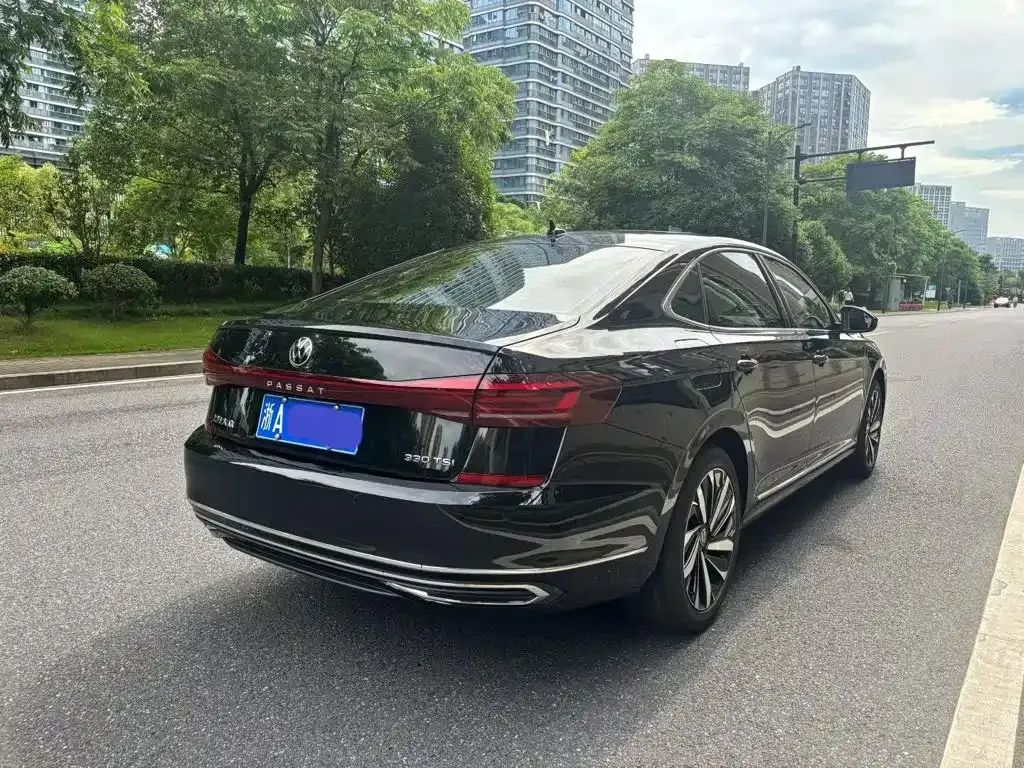Volkswagen Passat — фото 8
