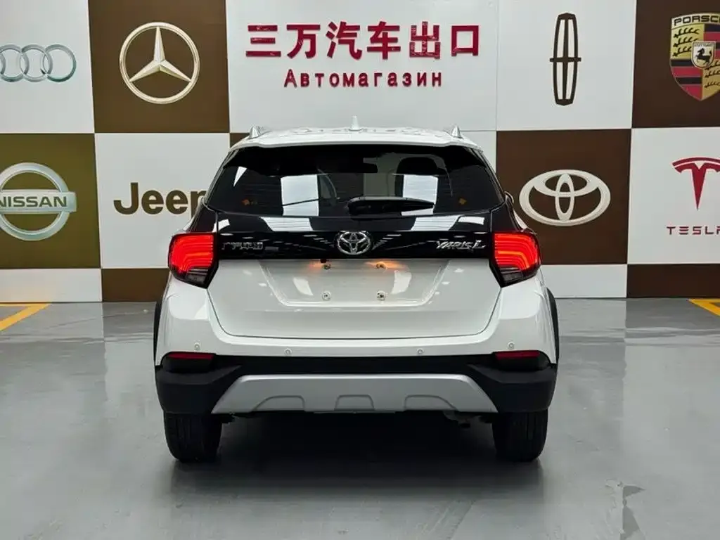 Toyota Yaris L — фото 2