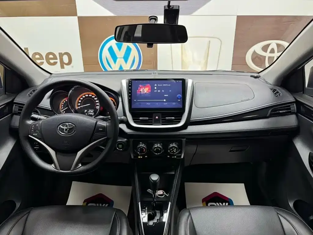 Toyota Yaris L — фото 4