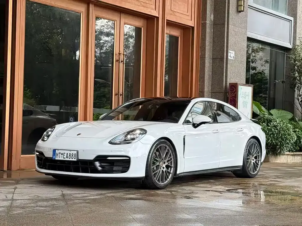 Porsche Panamera — фото 1
