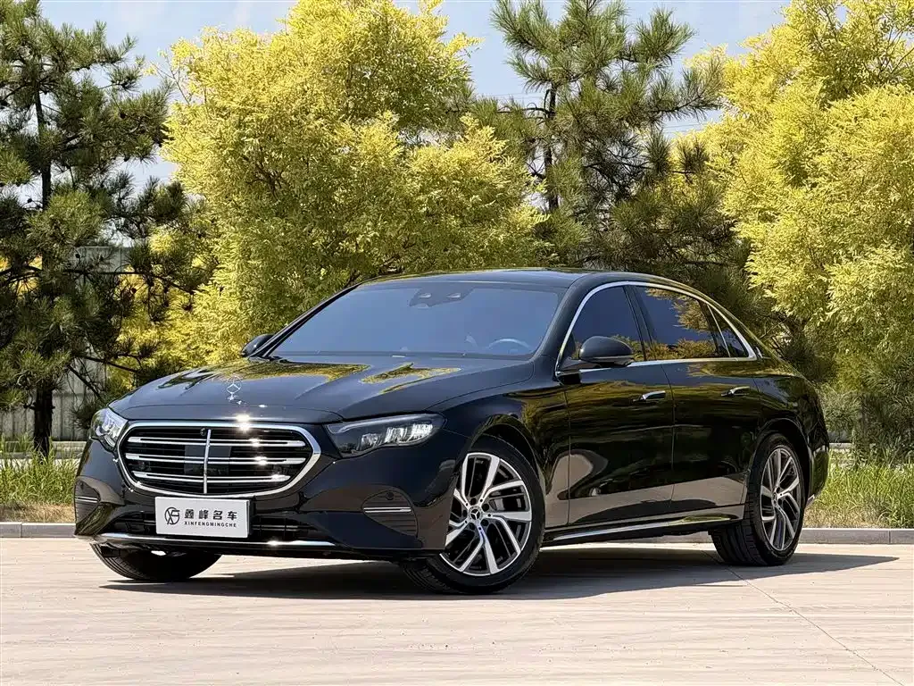 Mercedes-Benz E-Class — фото 1