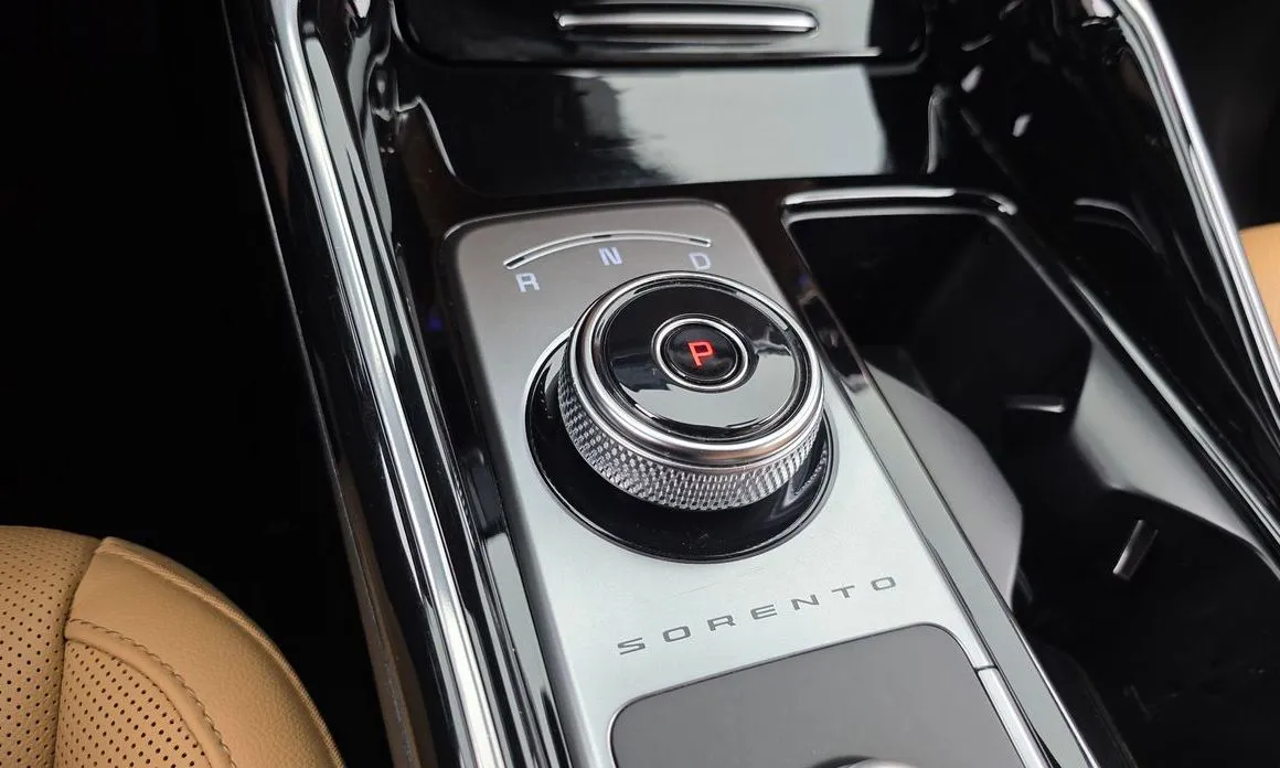 Kia Sorento — фото 8