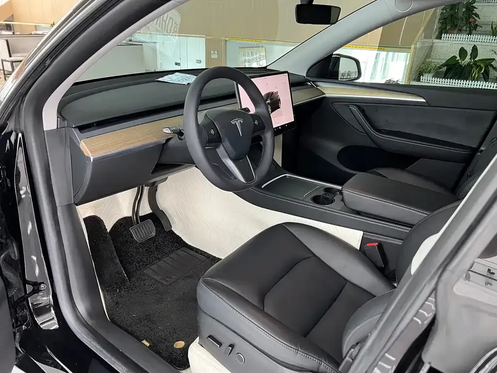 Tesla Model Y — фото 4