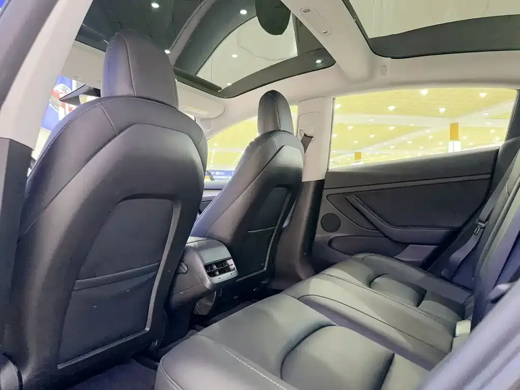 Tesla Model 3 — фото 2