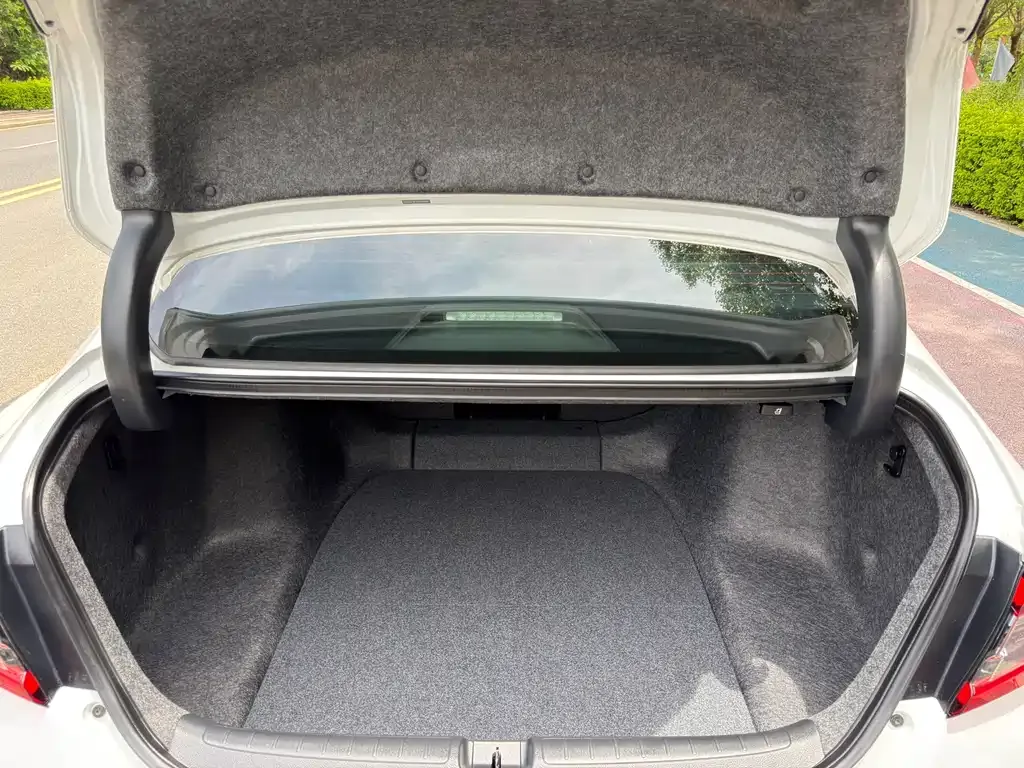 Honda Accord — фото 8