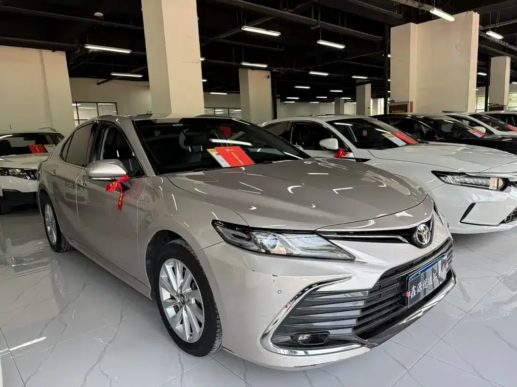 Toyota Camry — фото 10