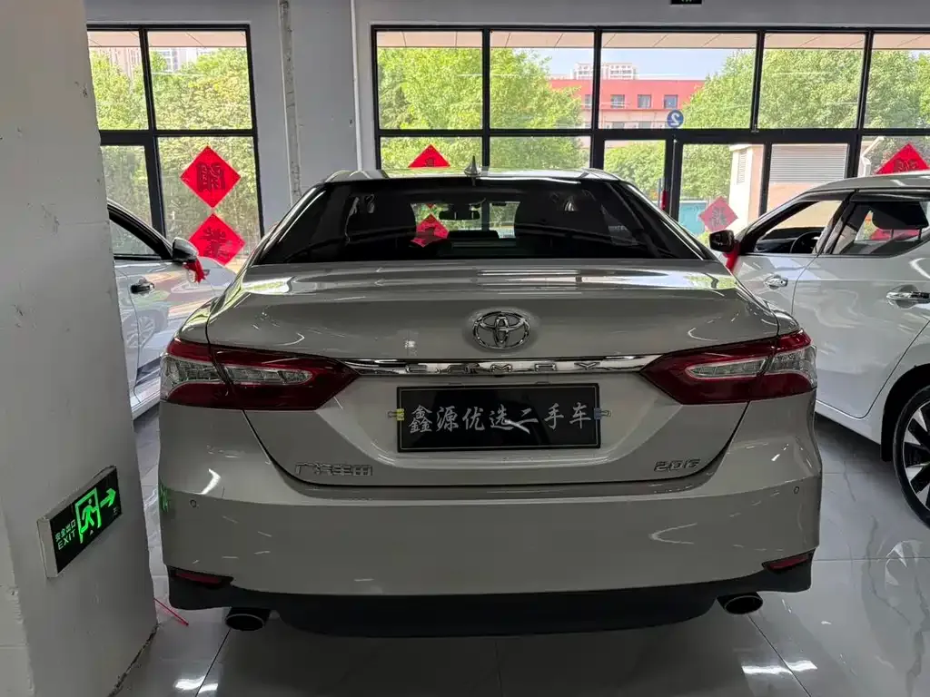 Toyota Camry — фото 5