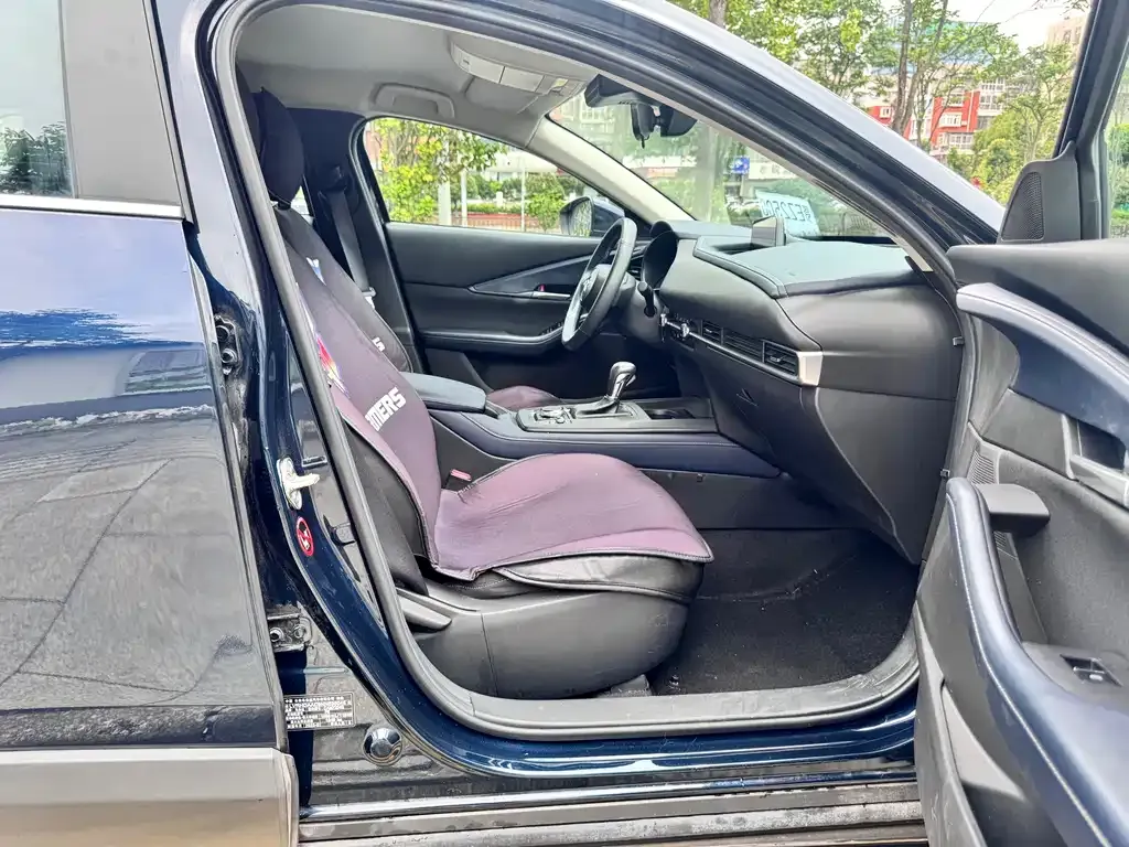 Mazda CX-30 2022 из CN, фото 2