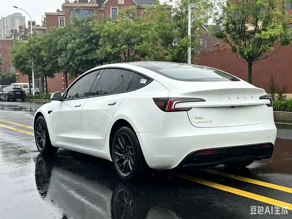 Tesla Model 3 — фото 2