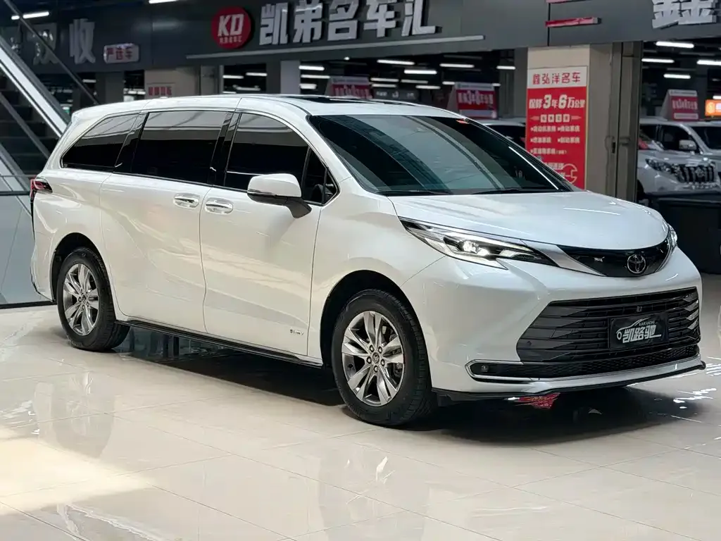 Toyota Sienna — фото 6