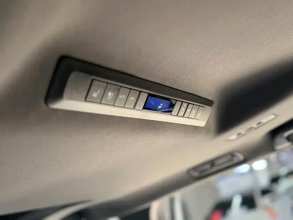 Toyota Sienna — фото 4