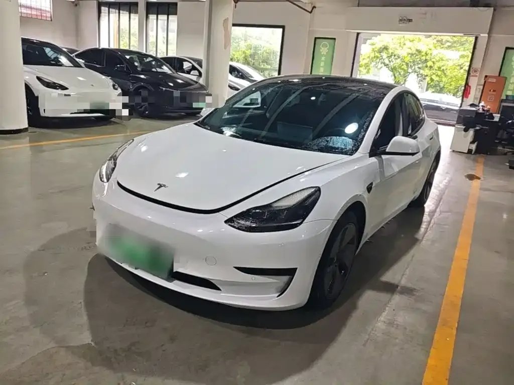 Tesla Model 3 — фото 10