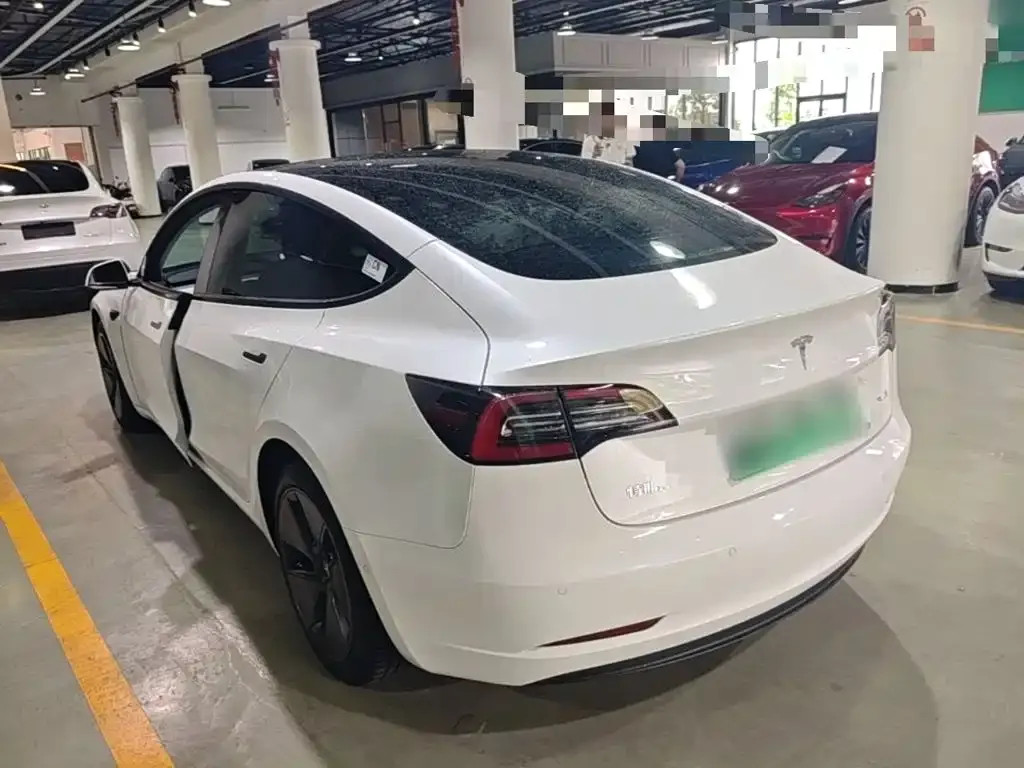 Tesla Model 3 — фото 6