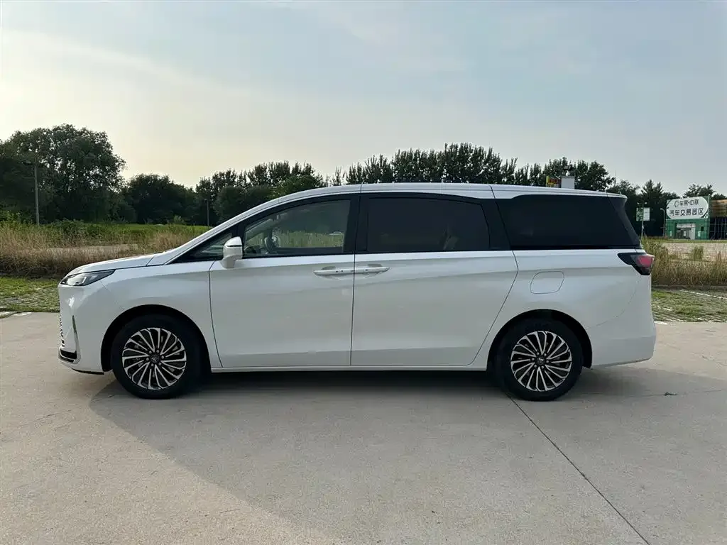 Buick GL8 Hybrid — фото 4