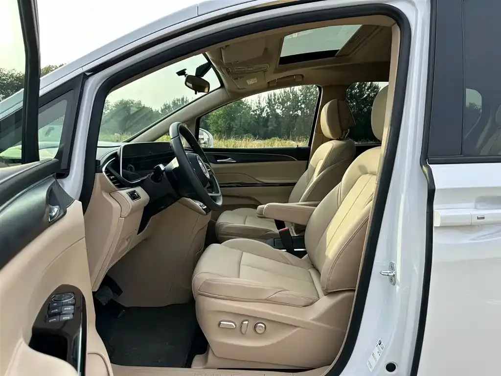 Buick GL8 Hybrid — фото 10